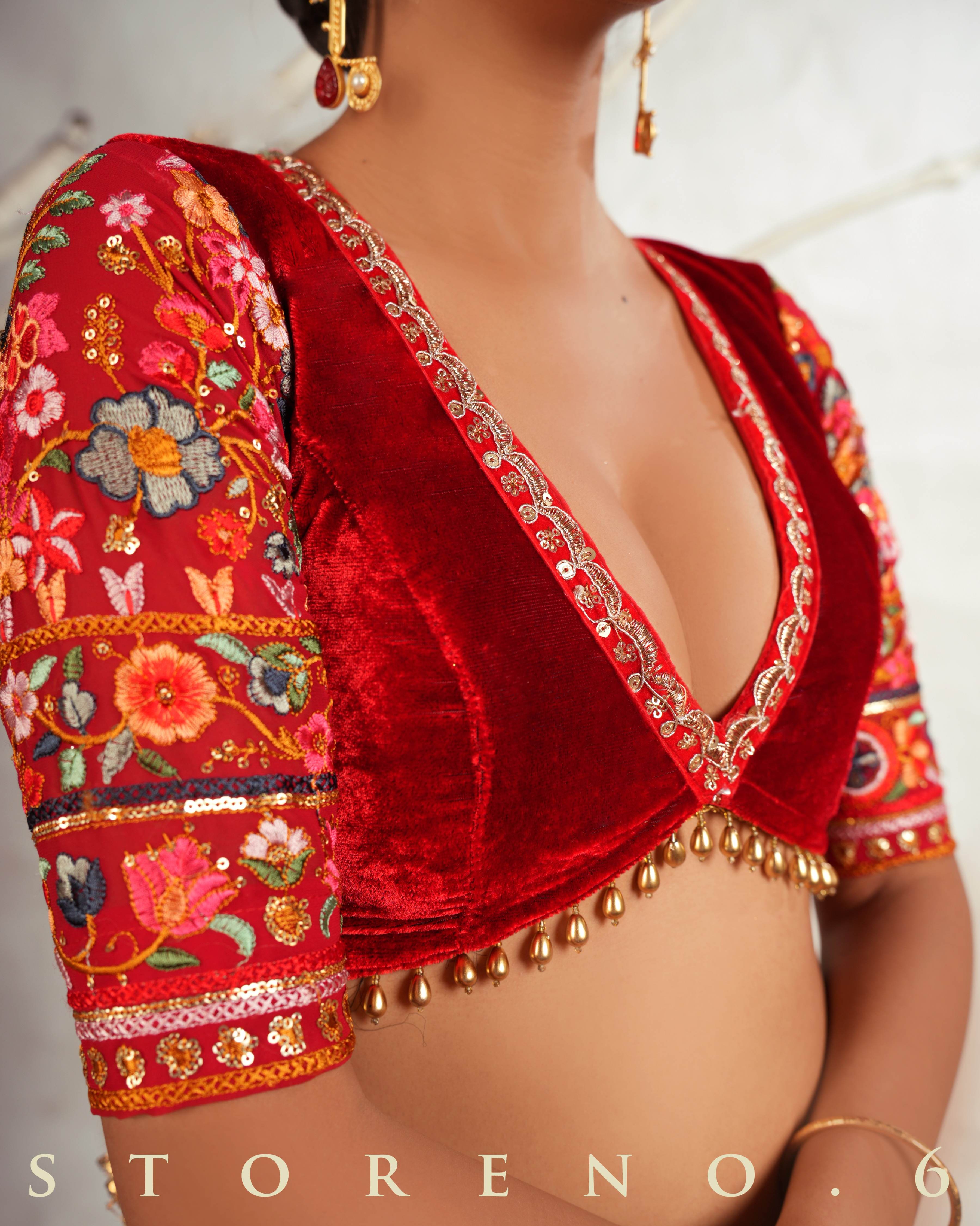 THE CLASSIC CHILLI SAREE WITH SURKH ASHIQUI MELANGE BLOUSE