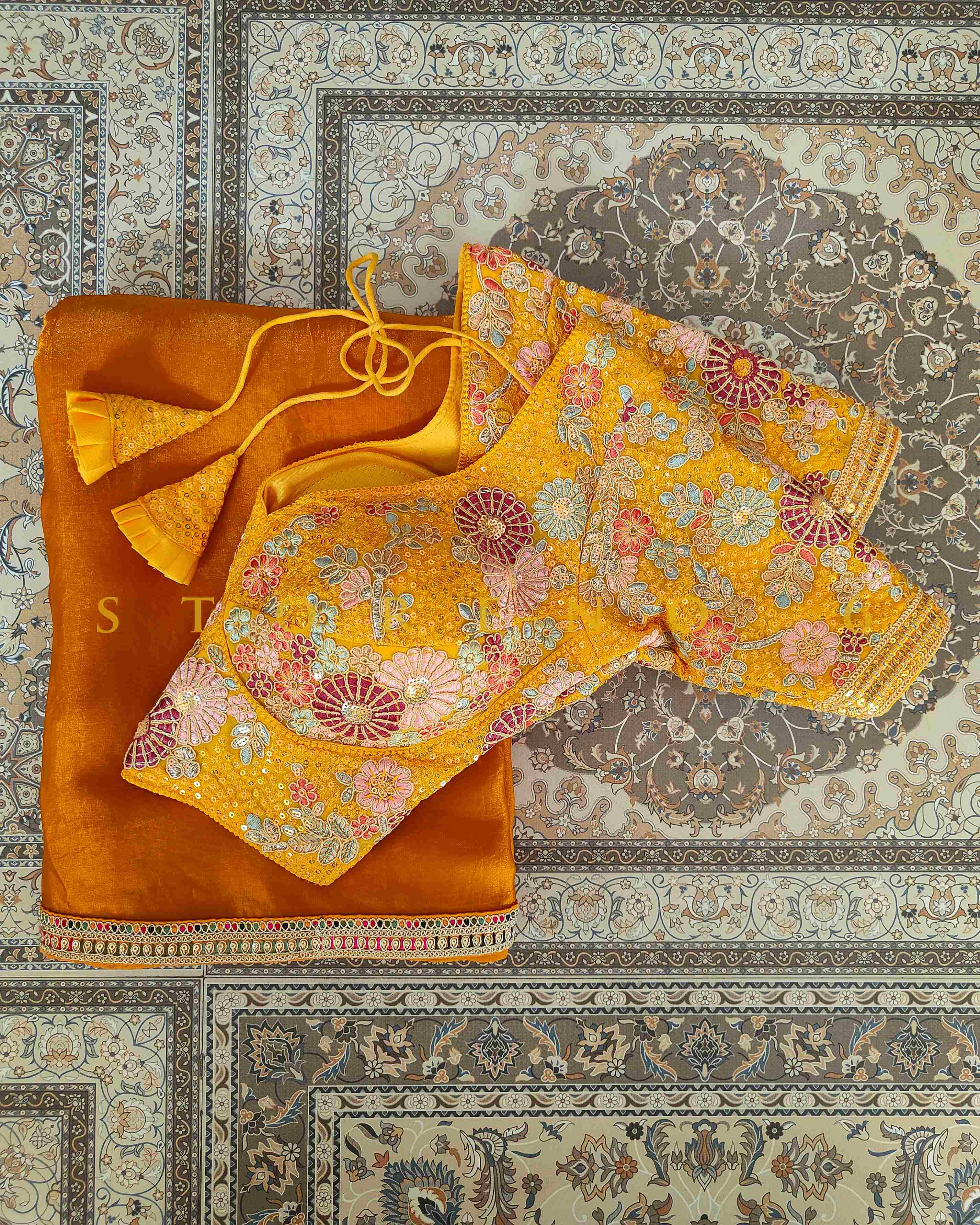 IRA SAREE AND BLOUSE SET