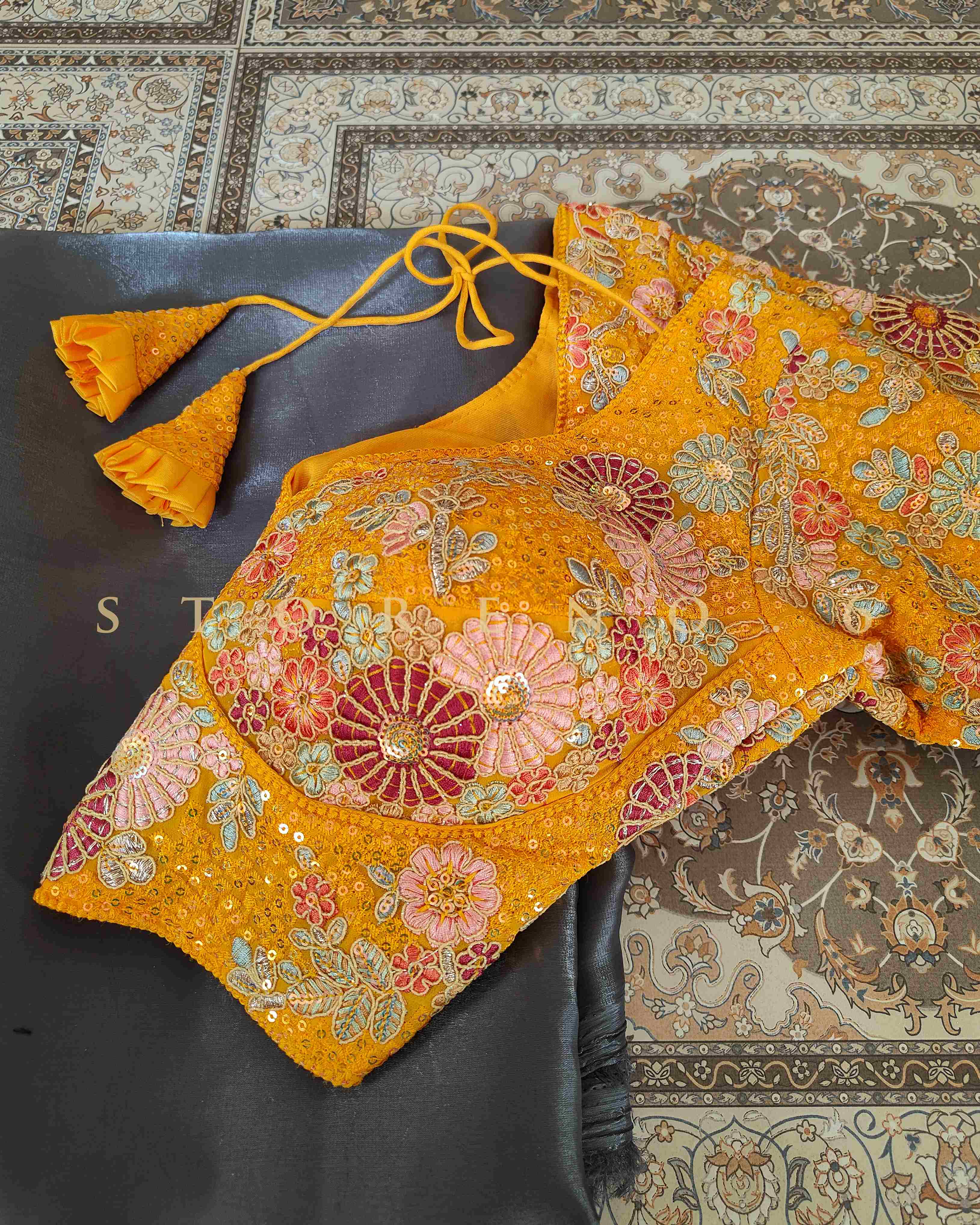 AINA SAREE AND BLOUSE SET