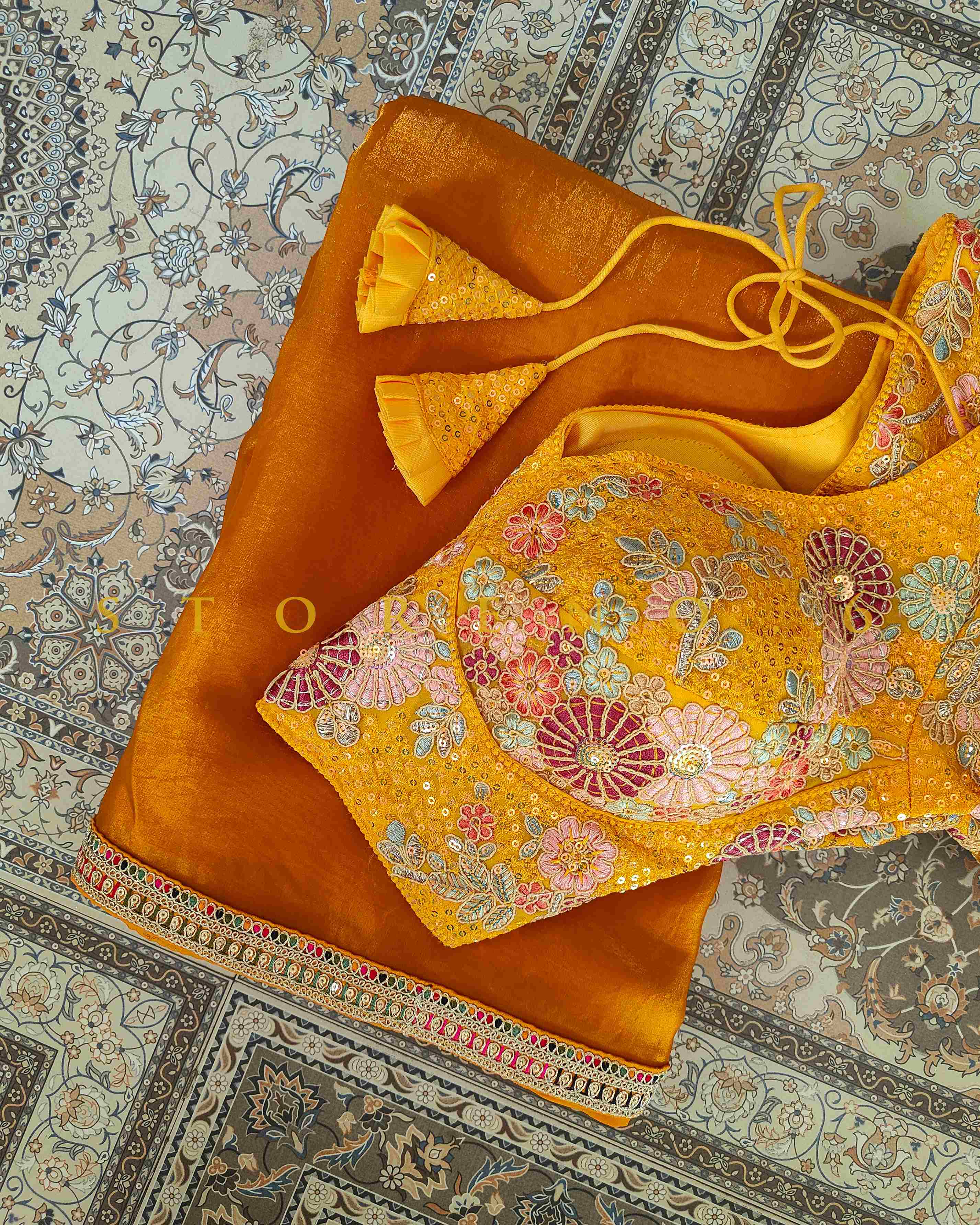 IRA SAREE AND BLOUSE SET