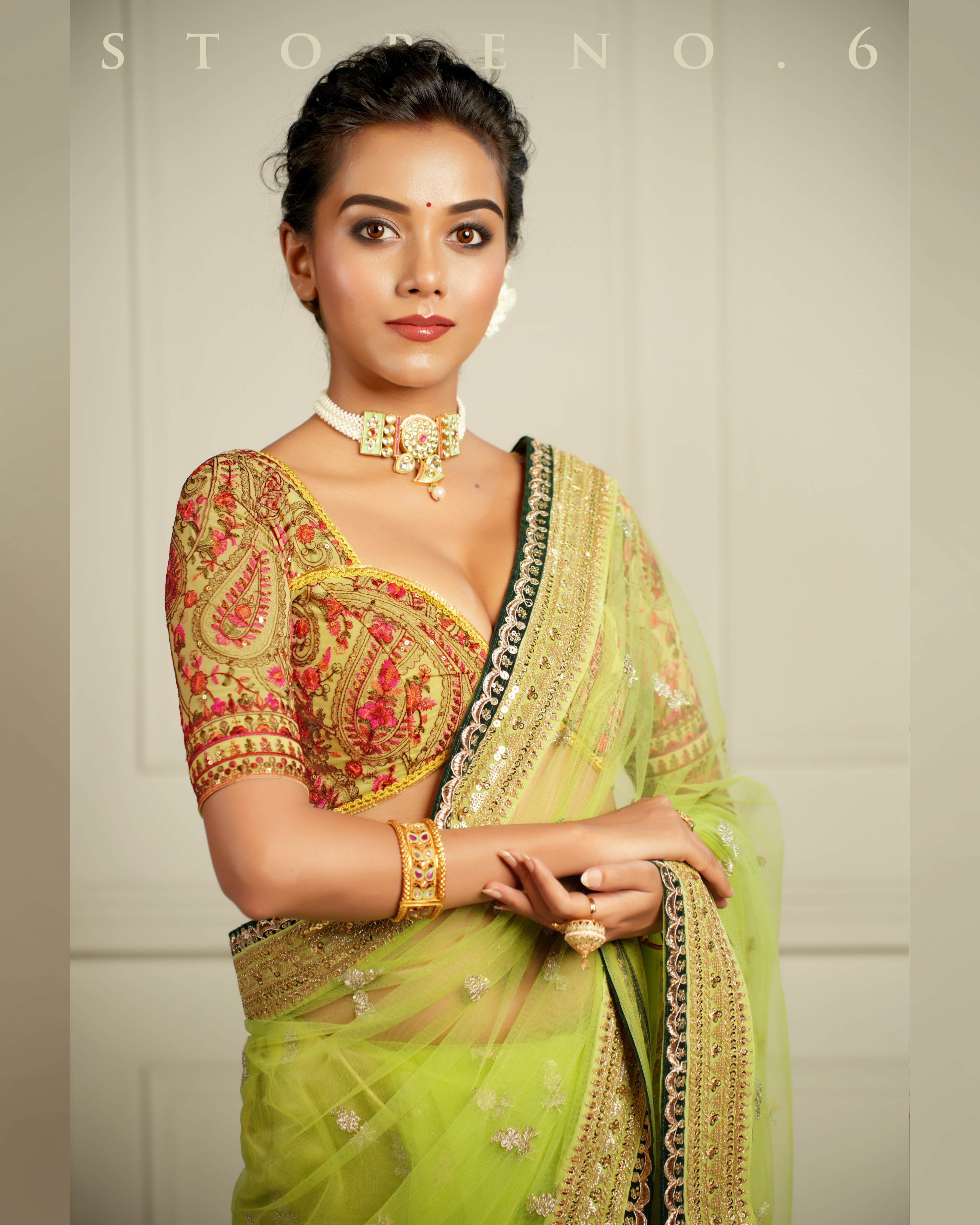 THE QUEEN'S LUSTROUS LIME SAREE