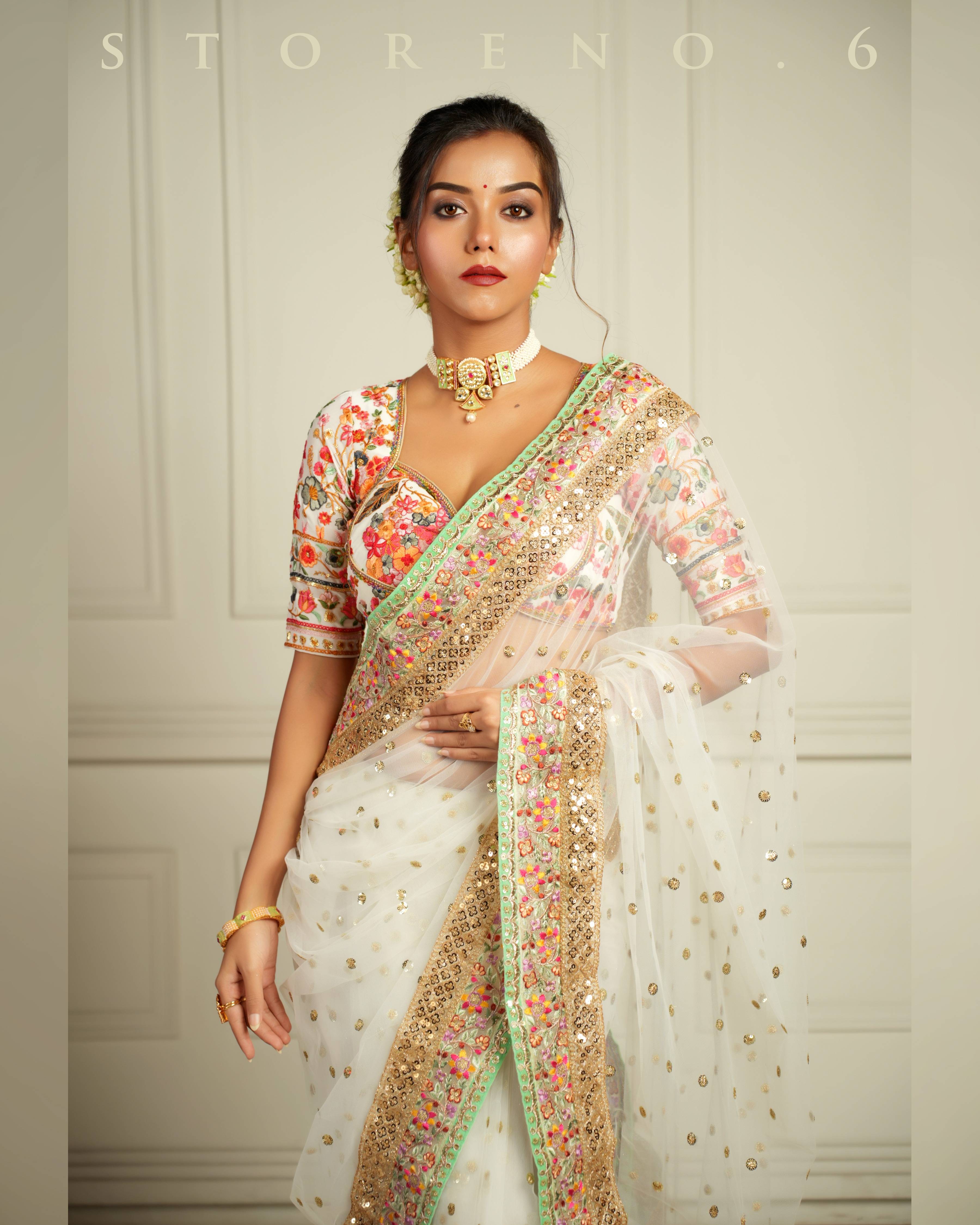 THE QUEEN'S PANORAMIC PATIO SAREE WITH KAFOORI ASHIQUI QUEEN'S CUT BLOUSE