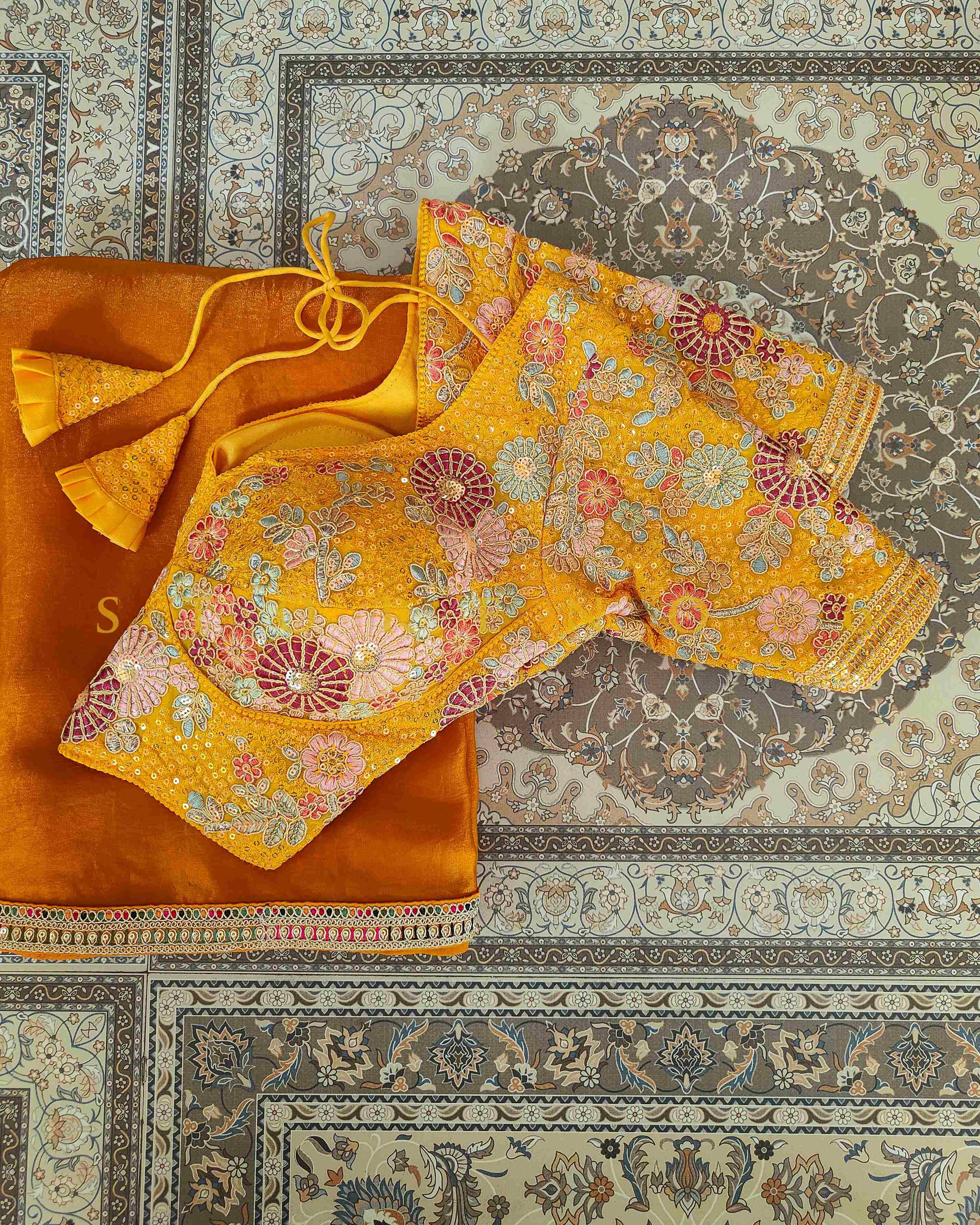 IRA SAREE AND BLOUSE SET