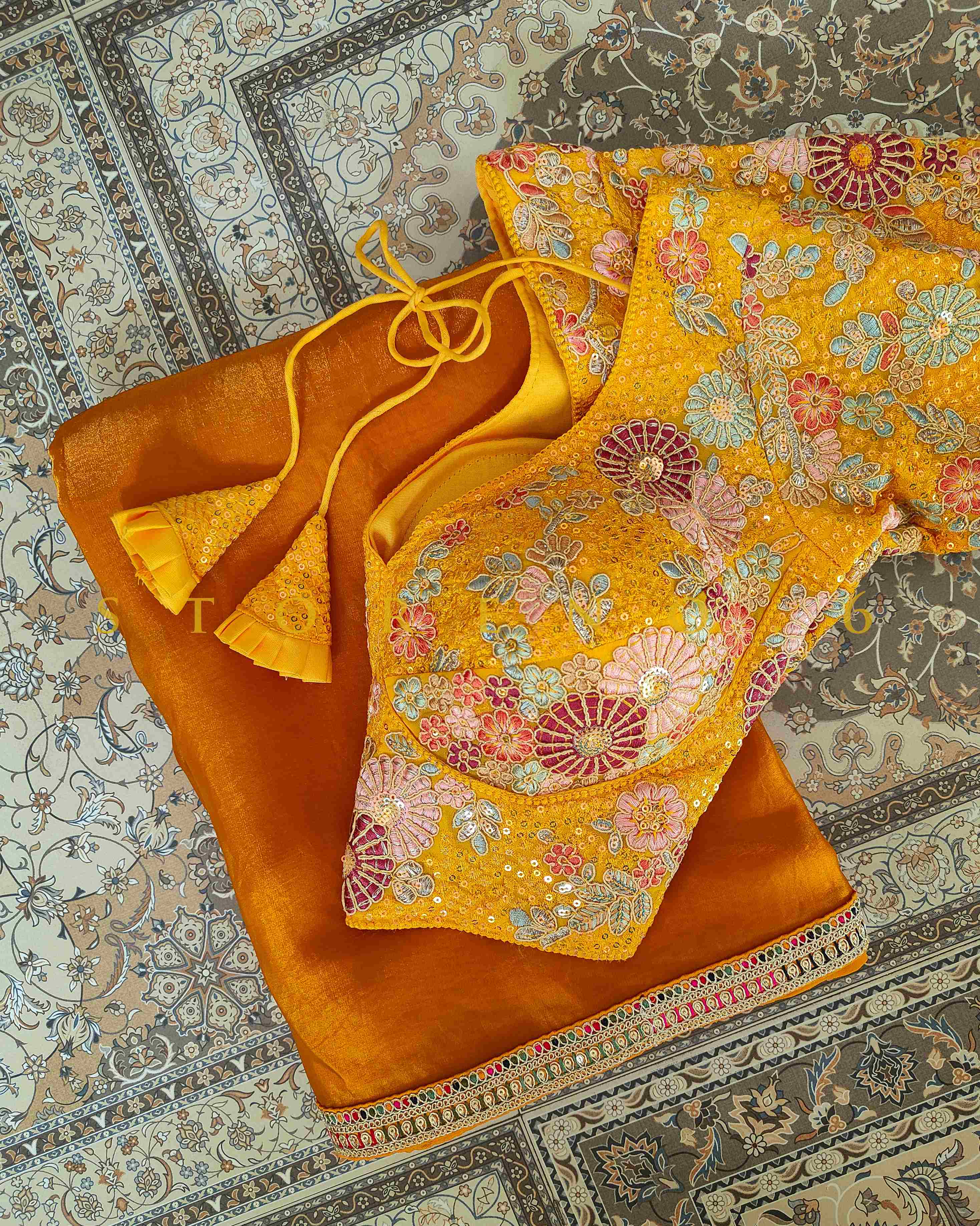 IRA SAREE AND BLOUSE SET