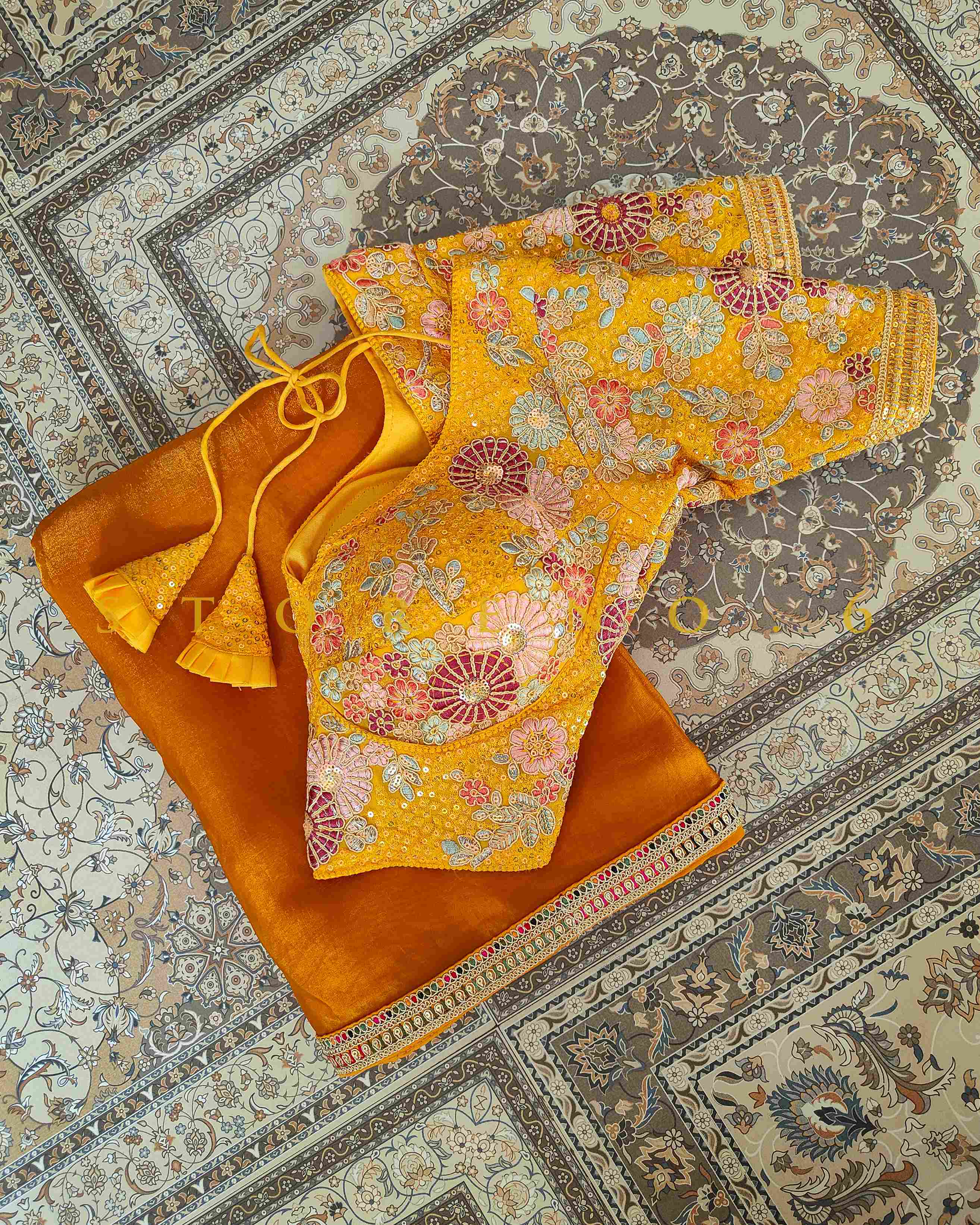 IRA SAREE AND BLOUSE SET