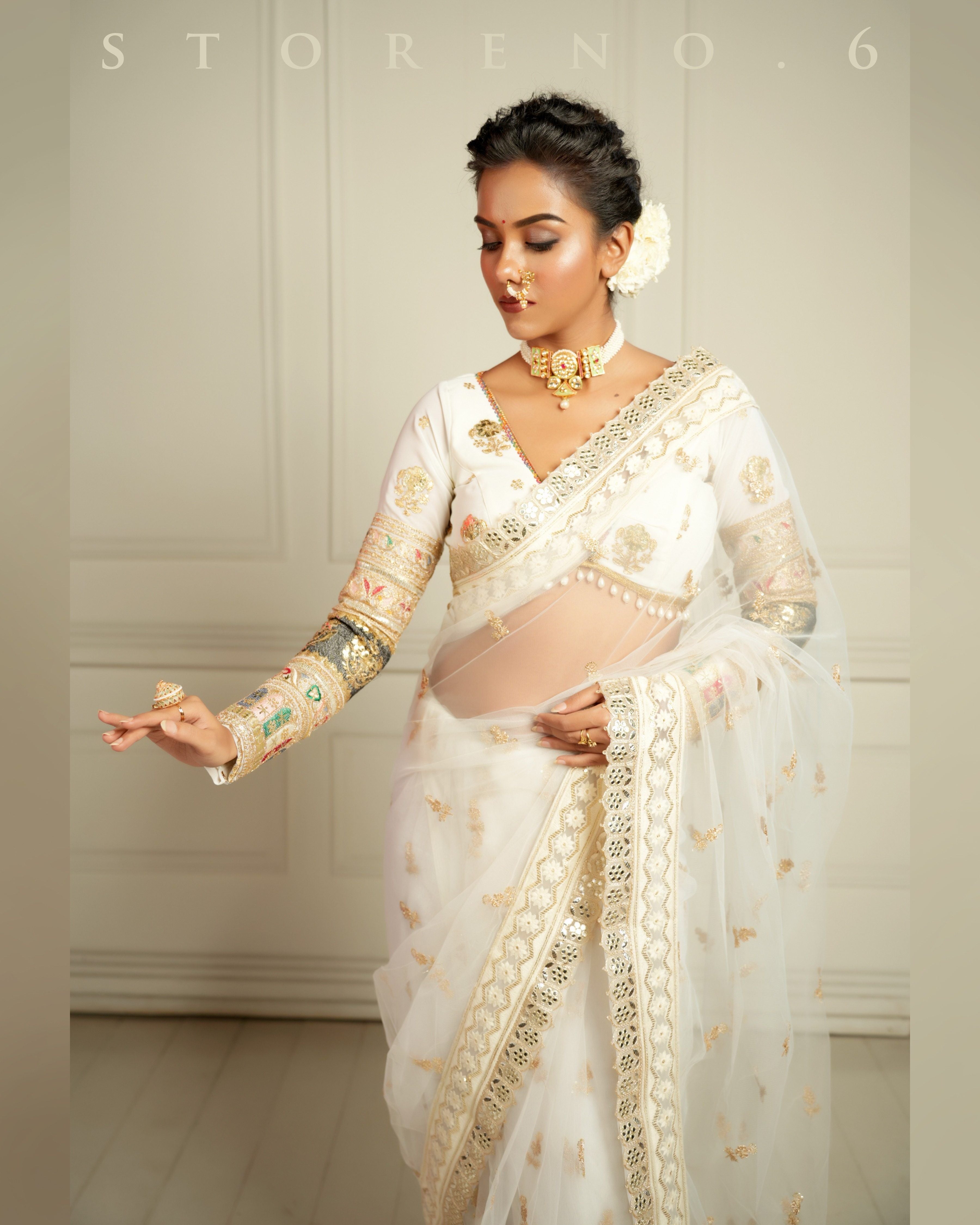 THE QUEEN'S DARLING DAISY SAREE WITH BEBAAK-E-KAFOORI-BLOUSE