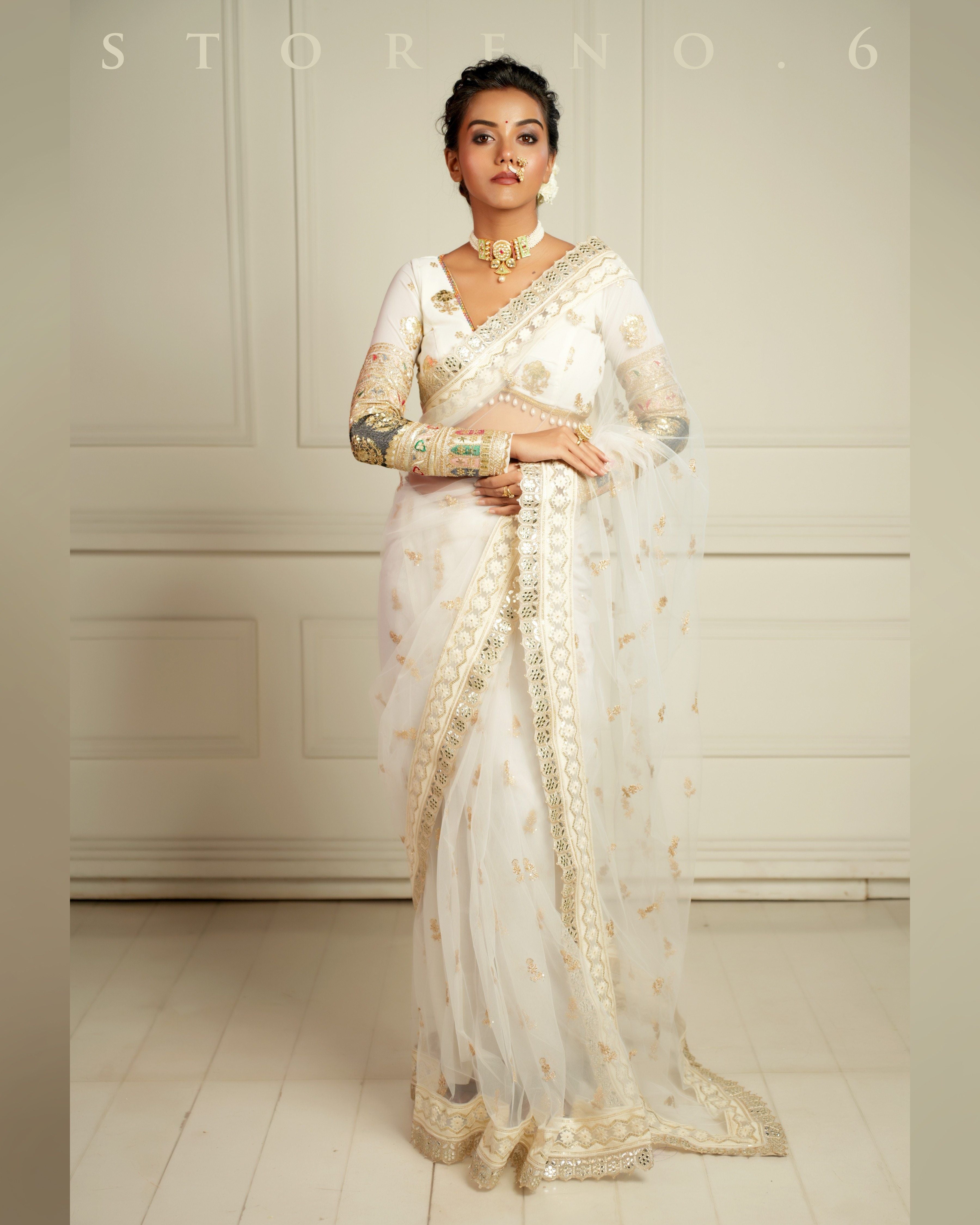 THE QUEEN'S DARLING DAISY SAREE WITH BEBAAK-E-KAFOORI-BLOUSE