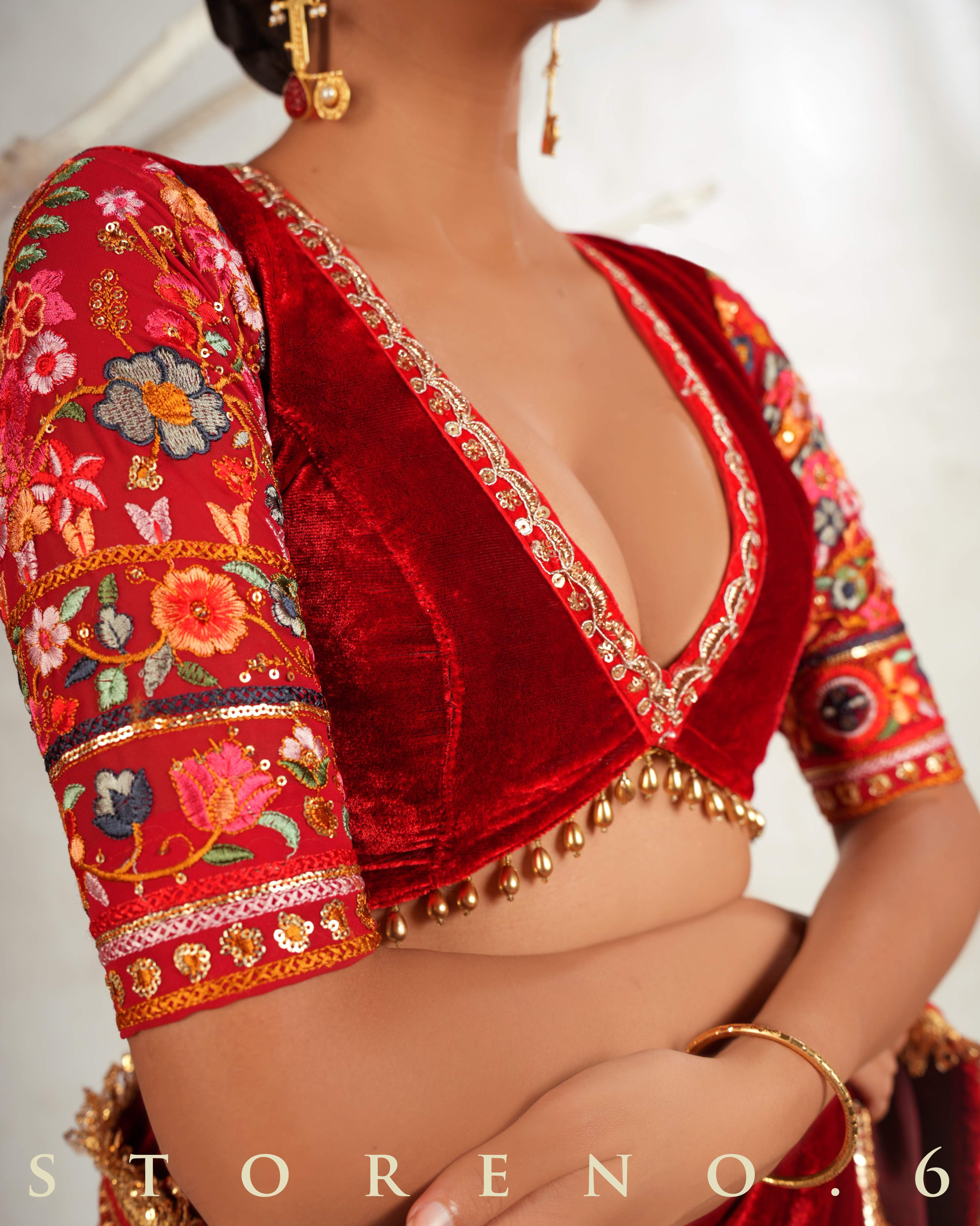 THE CLASSIC CHILLI SAREE WITH SURKH ASHIQUI MELANGE BLOUSE